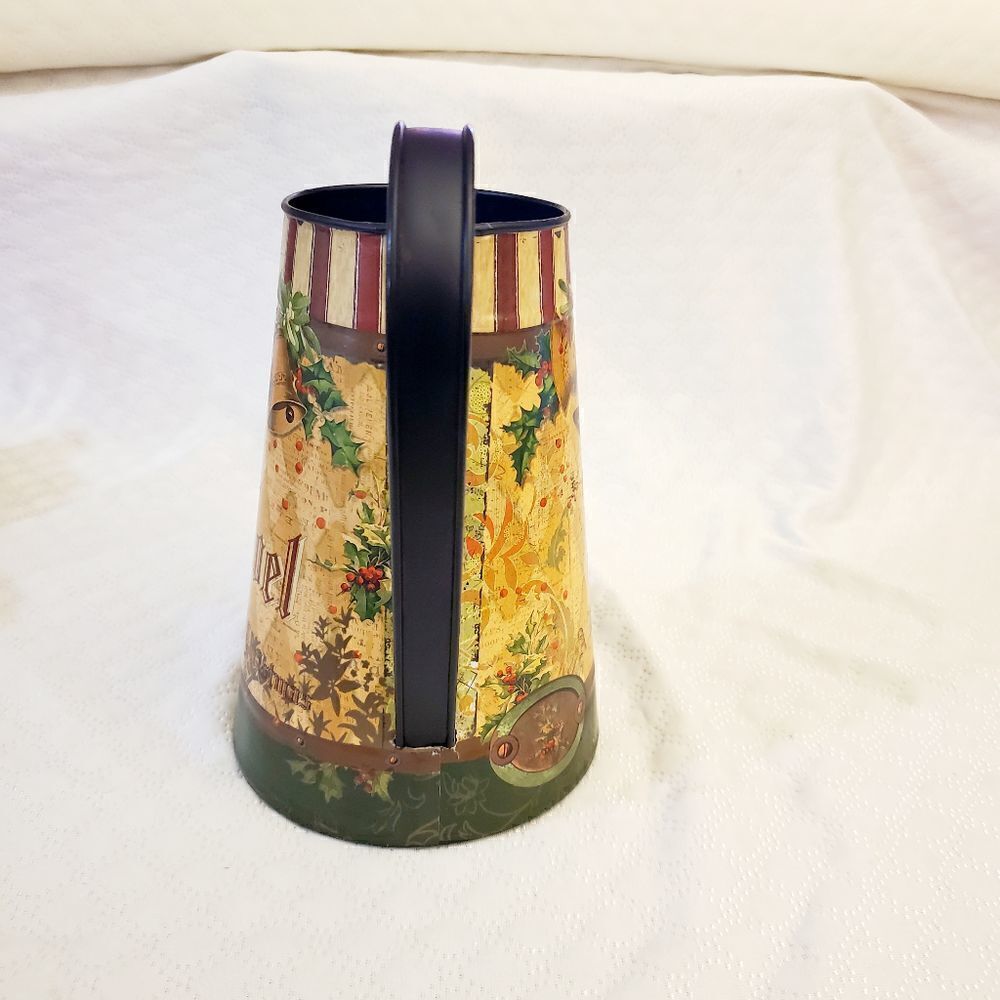 Christmas Traditional Style Pitcher - Picture 4 of 7